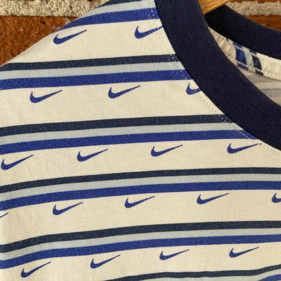 Nike patterned tshirt - Picture 2 of 5